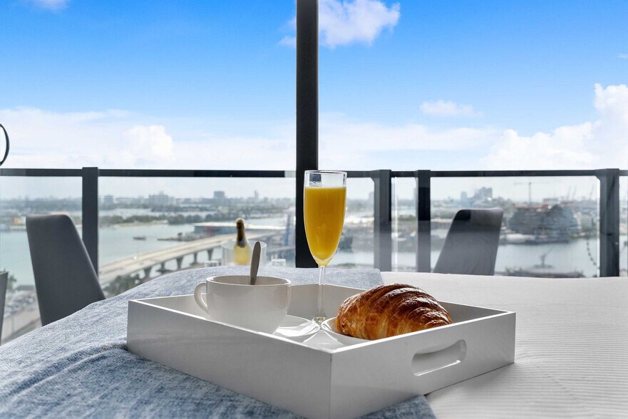 Building Photo - 398 NE 5th St