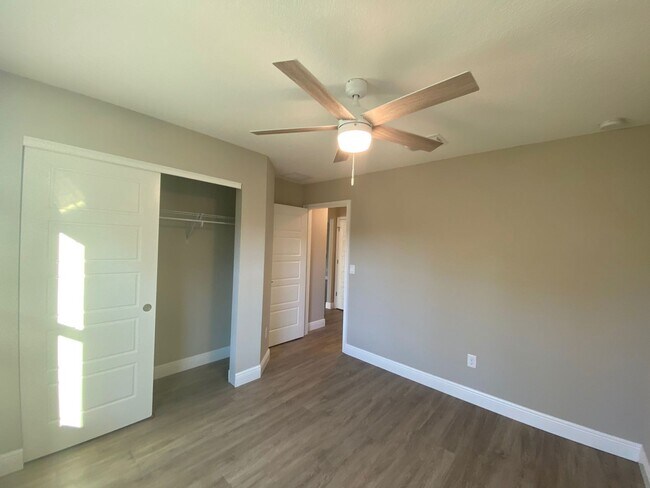 Building Photo - Available December 15th.....Custom Home - Desirable SE Ocala Neighborhood 3/2/2 **WON'T LAST**