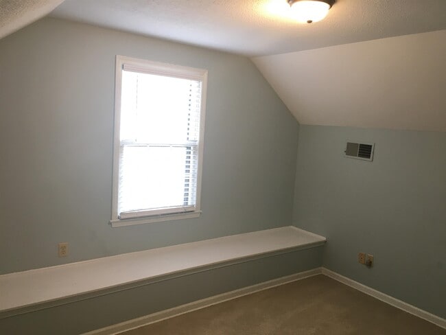 Building Photo - 2159 New Meadow Dr