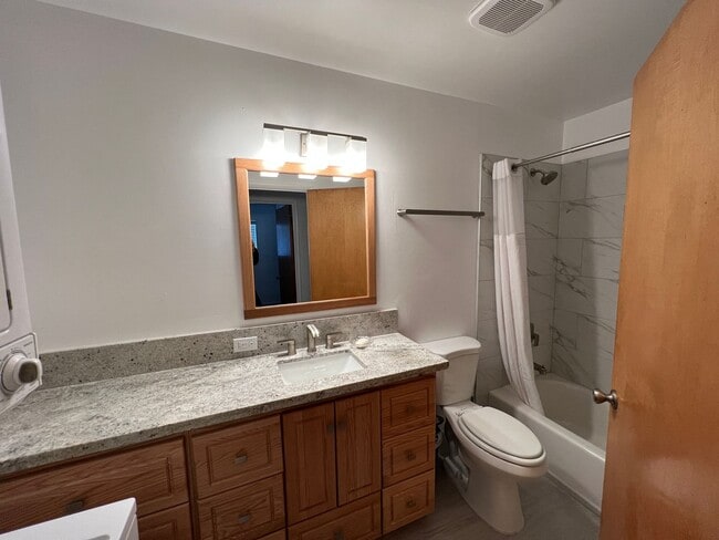 Building Photo - Beautiful 2 bedroom 1 Bath Duplex in Spark...