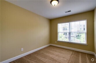 Building Photo - 3-bed/3.5-bath in Lenox Village