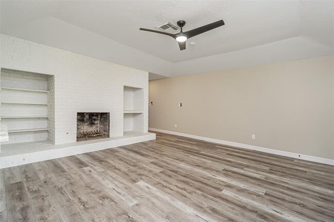Building Photo - 16110 Reseda Cir