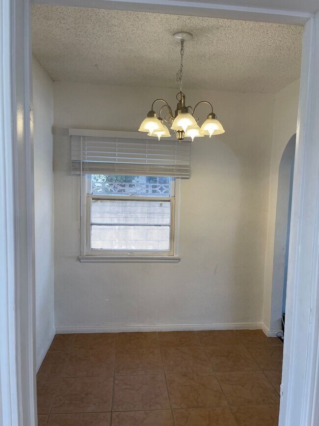 Building Photo - House for rent