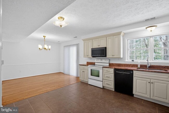 Building Photo - 2705 Vista Ct