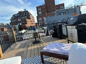 Building Photo - 39 Salutation St