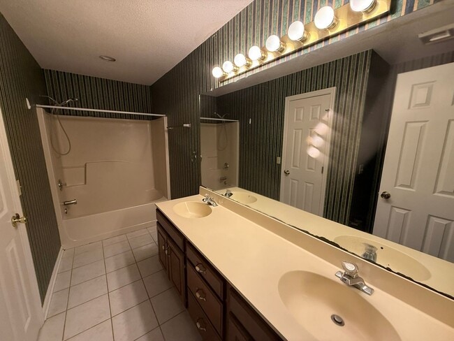 Building Photo - 510 Whistlestop Cir