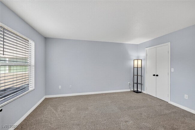 Building Photo - 1150 N Buffalo Dr