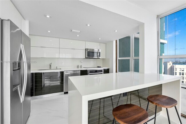 Building Photo - 780 NE 69th St