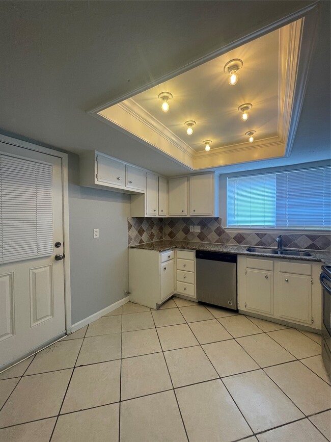 Building Photo - 7622 Bubbling Spring Ln