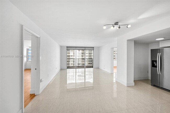 Building Photo - 18041 Biscayne Blvd