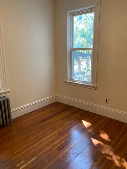 Building Photo - 144 Hillside St