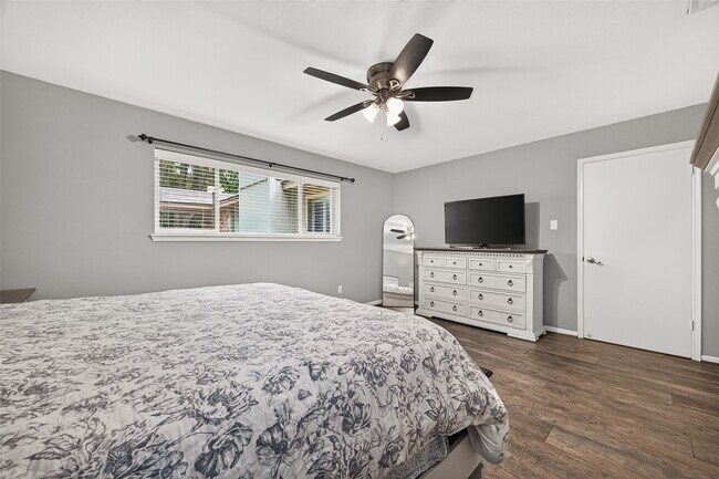 Building Photo - 23011 Fox Hunt Dr