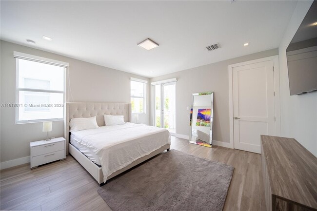 Building Photo - 3651 SW 26th St