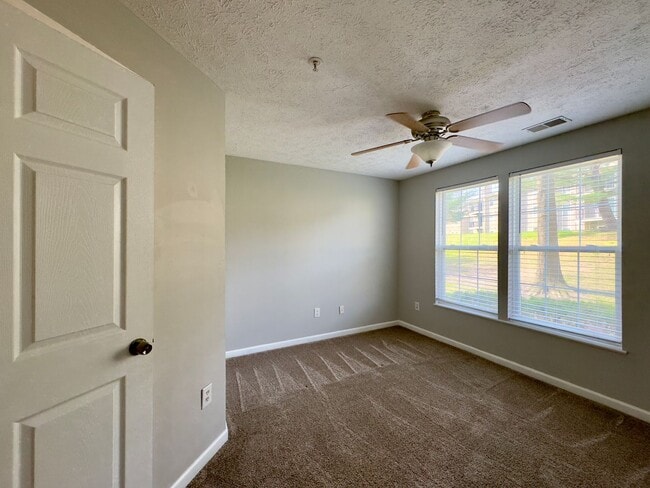 Building Photo - Charming 2 Bedroom/1 Bathroom Apartment in Nottingham, MD!