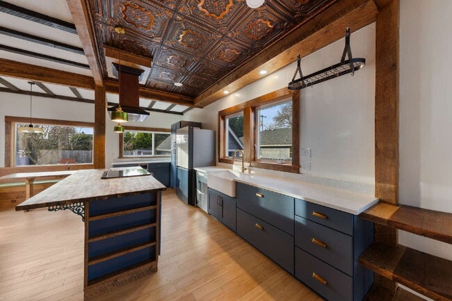 Building Photo - 3 Bedroom, 2.5 Bathroom Home with Exquisite Design