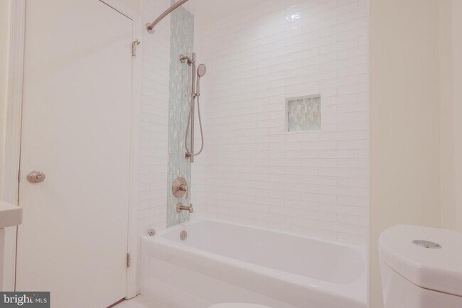 Building Photo - 6431 Brentford Dr