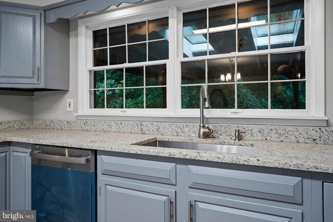 Building Photo - 7795 Penn Manor Ct