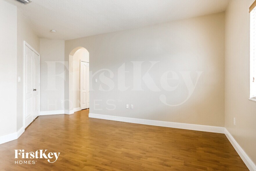 Building Photo - 2332 SW 126th Ave