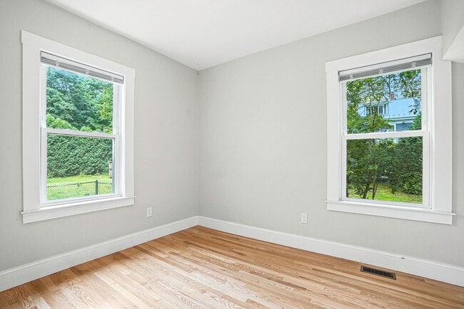 Building Photo - ***Please Respond Directly to the Online L...