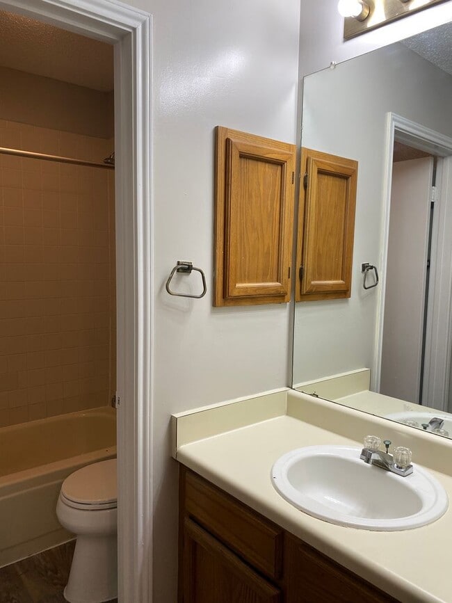 Building Photo - Cozy 1-Bedroom in Cambridge Village