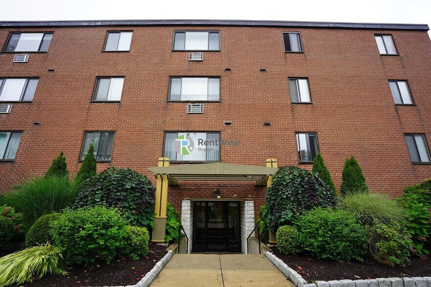 Primary Photo - 222 Babcock St