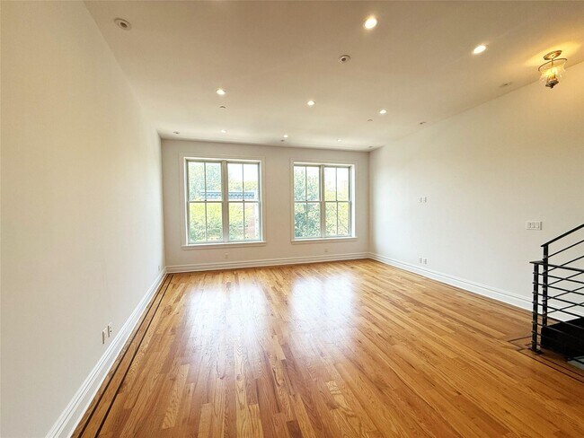 Building Photo - 333 Tompkins Ave