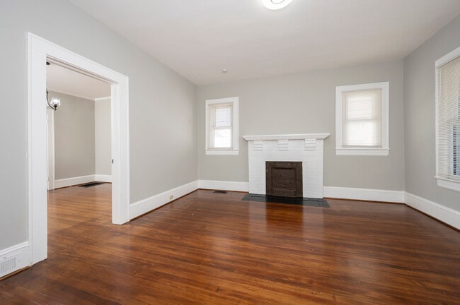 Building Photo - 1614 E 1st St