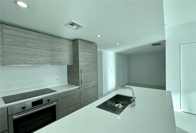 Building Photo - 1300 S Miami Ave