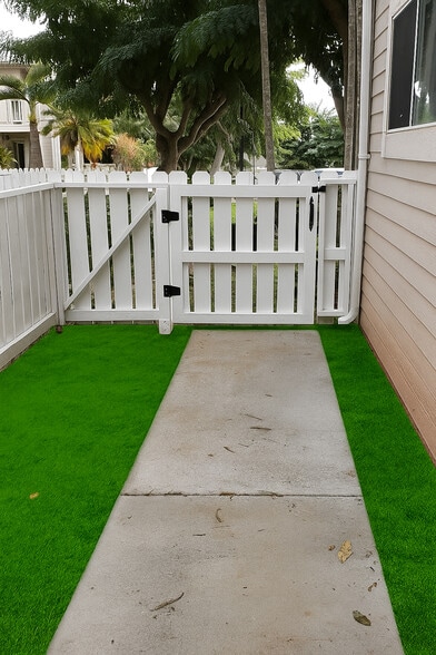 Gate Entry - 94-608 Lumiaina St