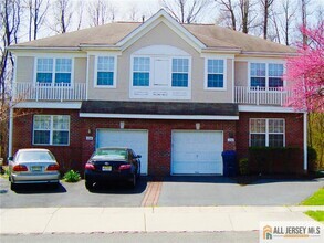 Building Photo - 256 Fountayne Ln