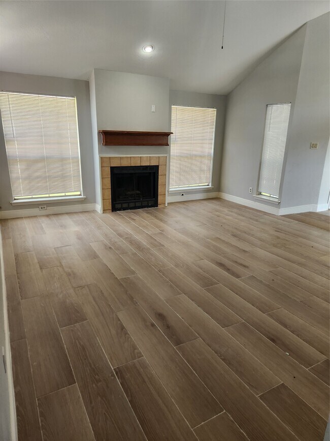 Building Photo - 9339 Stonecreek Ln