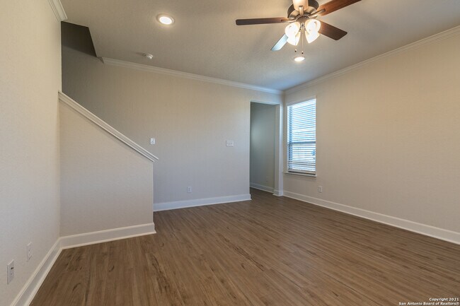 Building Photo - 10351 Lynwood Crk