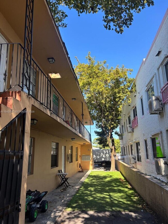 Building Photo - 1320 SW 6th St