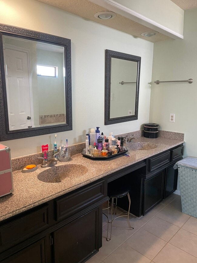 Building Photo - 14227 Sandfield Dr