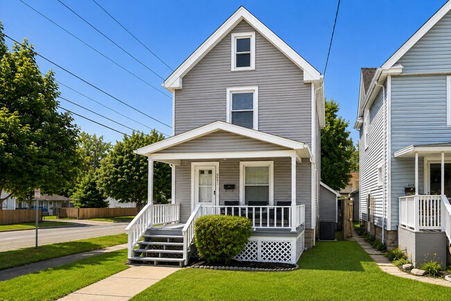 Building Photo - 602 25th St