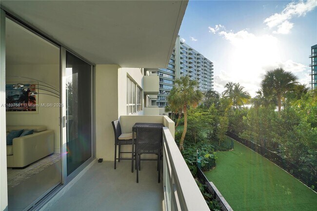 Building Photo - 1500 Bay Rd