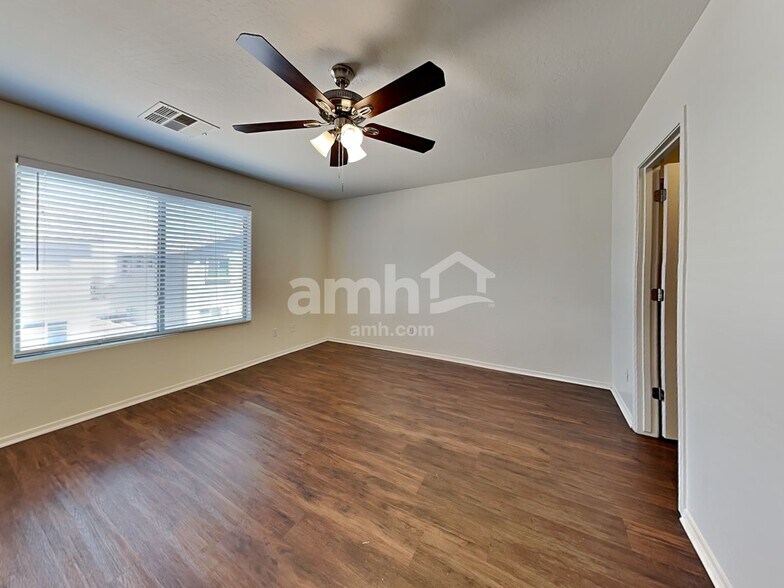 Building Photo - 15139 N 173rd Ln