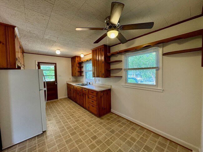 Building Photo - West AVL  - Mountain Views, Garden Space, Beautiful Yard!