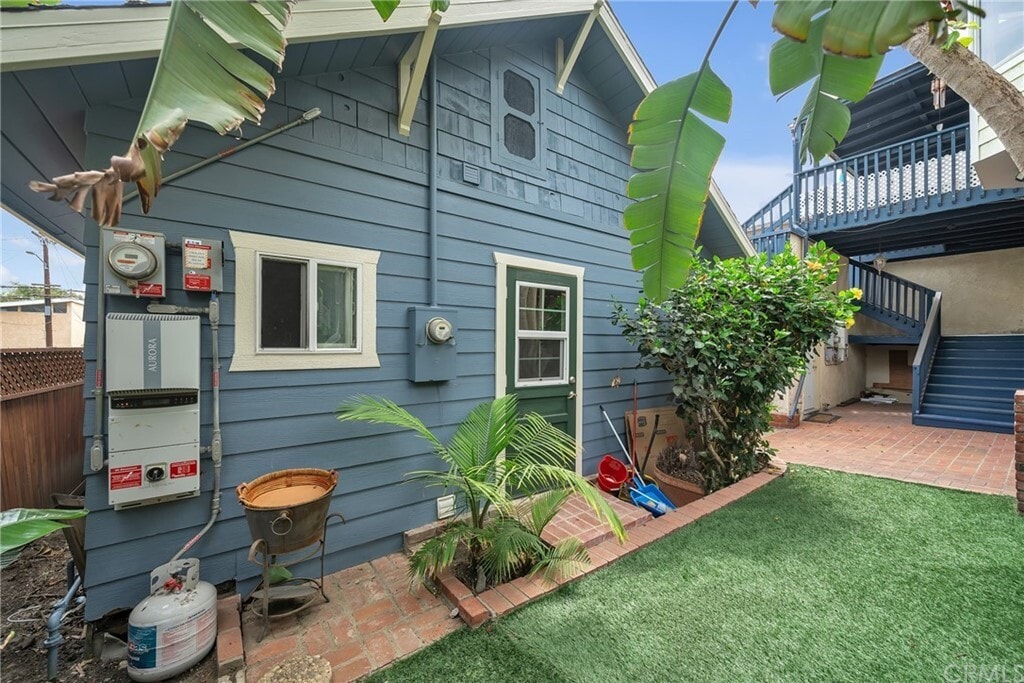 Back of Cottage - 3131 S Kerckhoff Ave