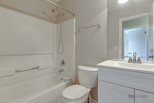 Building Photo - 2487 Dickens Dr