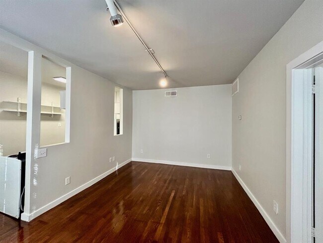 Building Photo - 4021 Mandell St