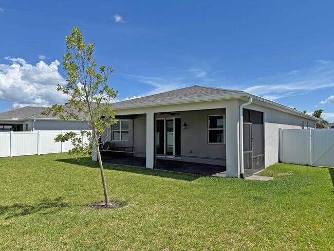 Building Photo - 14135 SW Safi Ter