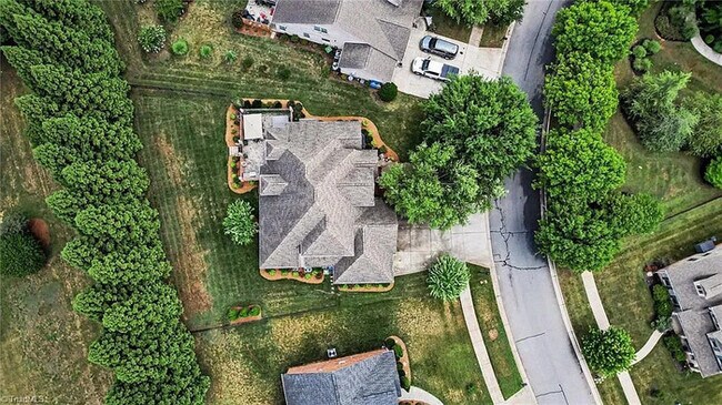 Building Photo - Lease OR Lease to Own