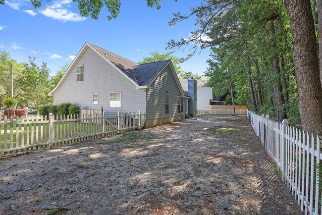 Building Photo - 115 Sunrise Ln
