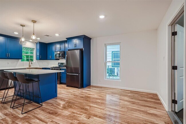 Building Photo - 507 Seminole Dr