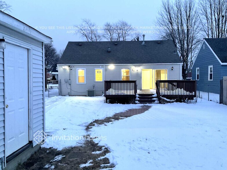 Building Photo - 9112 S 53rd Ct