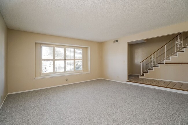 Building Photo - 10612 Rose Cir