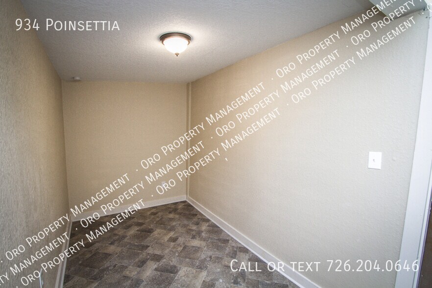Building Photo - 934 Poinsettia-