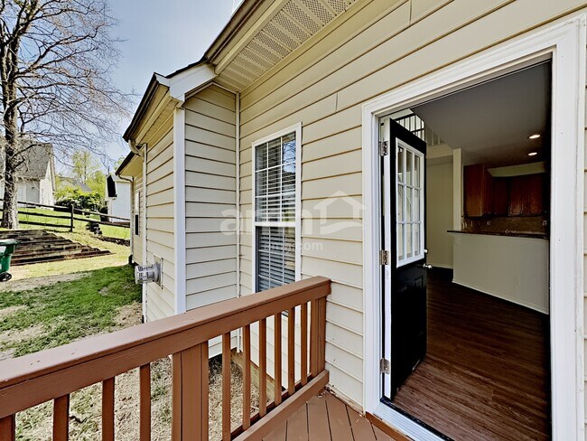 Building Photo - 2425 Coneflower Dr