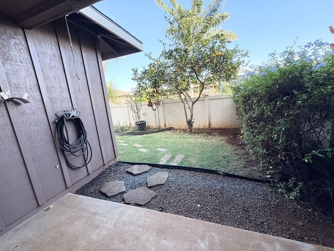 Building Photo - Available NOW – Beautiful Milo Court Townh...